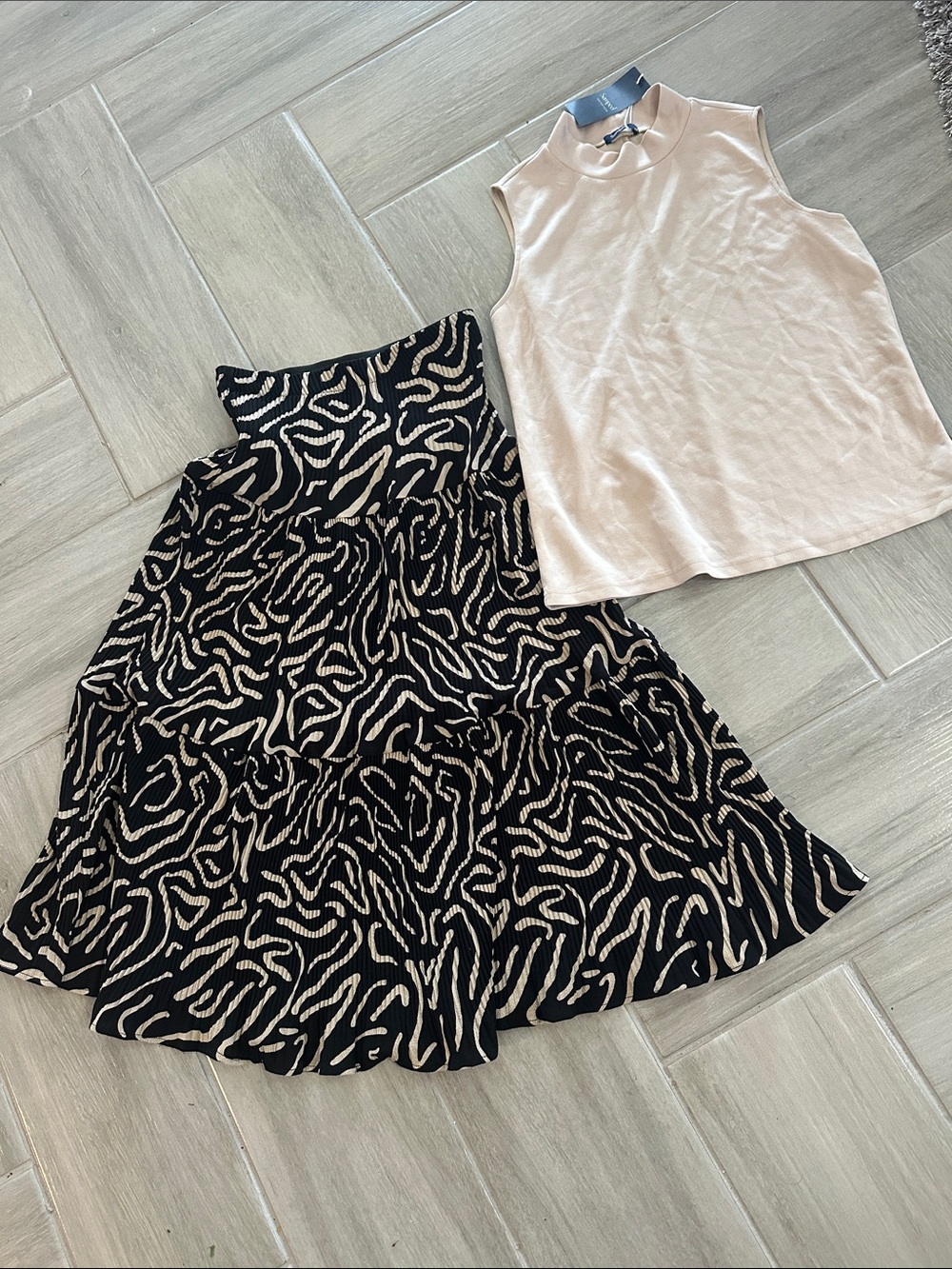 DATE NIGHT Cream Sleeveless Top with Black & Cream Printed Circle Skirt